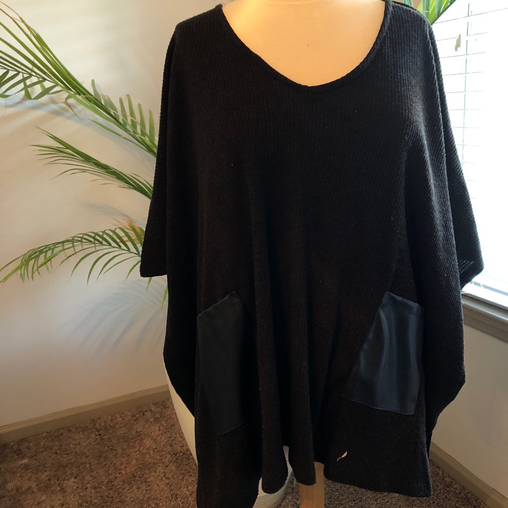 Francesca’s sweater top✨